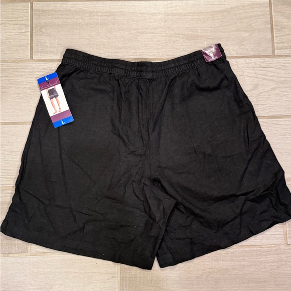 Gloria Vanderbilt Black Elastic Waist Pull-On Shorts - Picture 5 of 5